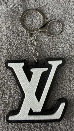 LV ロゴ キーホルダー ブラック ホワイト