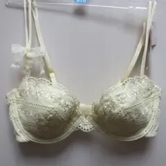 Triumph Cosmetic B70 クリーム色ブラジャーのサムネイル