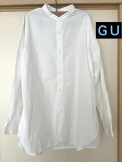 ホワイト長袖シャツ　Sですがゆったりサイズです❣️