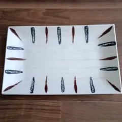 羽根模様の長方形皿　梅宮辰夫