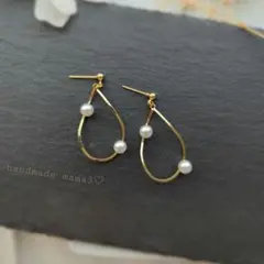 シンプルひねりしずくパール 小ぶりピアス イヤリング ハンドメイド 新作