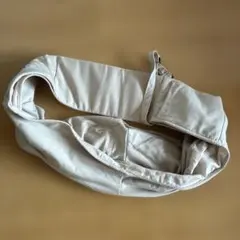 ベージュのペット用抱っこひも