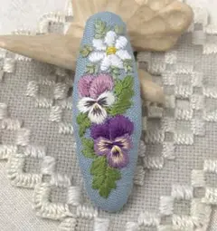 No.613「ビオラのヘアピン」刺繍ヘアピン