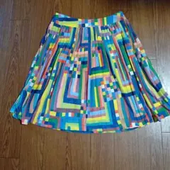 ホコモモラ　カラフル幾何学模様 プリーツスカートのサムネイル