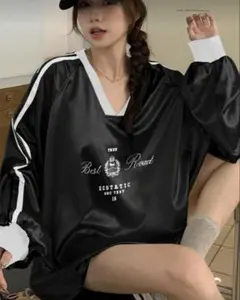 光沢 ブラック Vネック 長袖 トップス y2k 韓国 秋服 ストリート