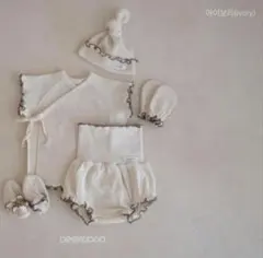 【美品】peekaboo ベビー服 4点セット ivoryのサムネイル