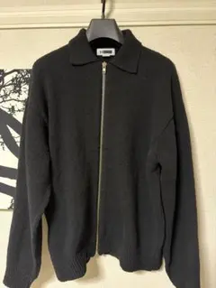 H beauty&youth 2025SSブラックジップアップニットセーター
