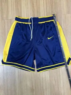 NIKE ショートパンツ ハーフパンツ バスパン 刺繍ロゴ