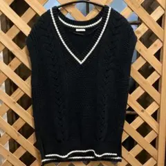 GU ネイビーVネック ニットベスト