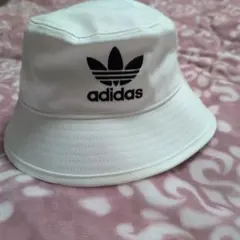 adidas ホワイト バケットハット