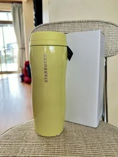 スターバックス　カーヴドリサイクルステンレスボトル　パールイエロー355ml