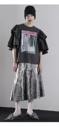専用OKIRAKUxROSEBUD ラッフルスリーブグラフィックトップスTシャツのサムネイル