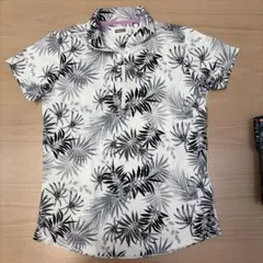 Kolwin ハーフジップ 半袖シャツ ボタニカル柄 Mのサムネイル