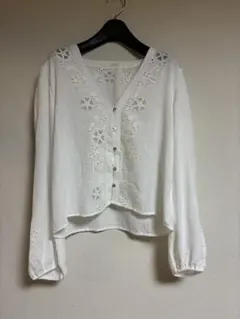 綿総刺繍本体➕襟ぐり➕前立て➕裾の4種類の生地ボレロブラウス 