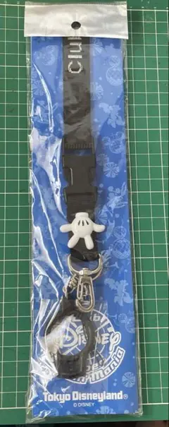 【新品未開封】ディズニーネックストラップ　ペットボトルホルダー　ミッキー