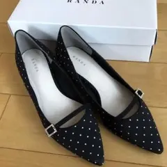 ランダ　ビジューバックル ポインテッドトゥパンプス
