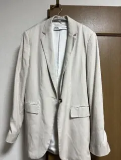 最終値下げ　ZARA ベージュ テーラードジャケットのサムネイル