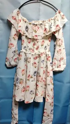 リズリサ　花柄オフショルワンピース