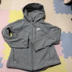 Nike グレー フード付きパーカー M