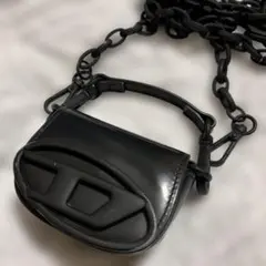 DIESEL 1DR XXS CHAINマイクロショルダーバッグ黒 オーバルD