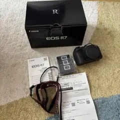 Canon EOS R7 本体 ミラーレス一眼 バッテリー2個 雑誌付 - メルカリ
