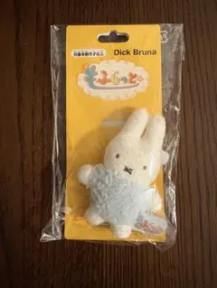 ミッフィー もふらっと ぬいぐるみエンブレム ベージュ - メルカリ
