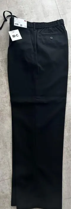 ユニクロ　UNIQLO タックワイドテーパードパンツ