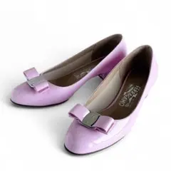 美品 FERRAGAMO VARA パンプス 6.5 ピンク エナメル