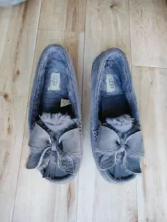 UGG グレー リボン付きモカシン