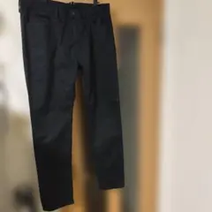 黒スリムフィットデニムパンツ