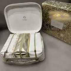 新品未使用　エスティーローダー　リニュートリブ　トラベルポーチ　ゴールド