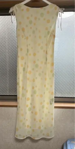 ドレス　ワンピース　黄色　ドット　水玉