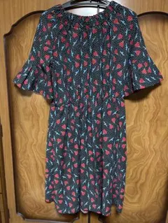 黒地に赤い花柄フレアスリーブワンピース　ＸＬ