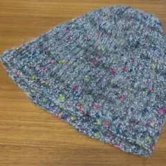 グレーのニット帽