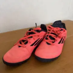キッズ　アディダス　トレーニング用　サッカーシューズ ピンク　21.5センチ