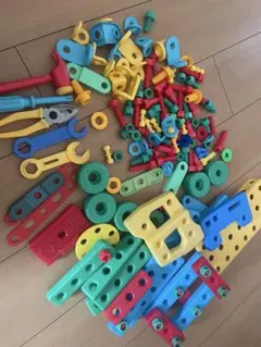 知育玩具 色とりどりの工具、ねじねじセット大量のサムネイル