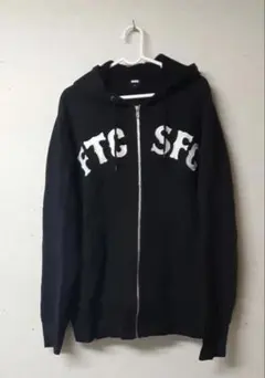 FTC ブラック ジップアップパーカー - メルカリ
