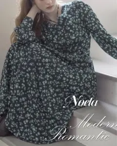 Noela ノエラ　タックデザイン　小花柄　ロングワンピース　M