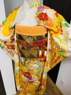 華やかな花柄振袖フルセット　黄色　成人式のサムネイル