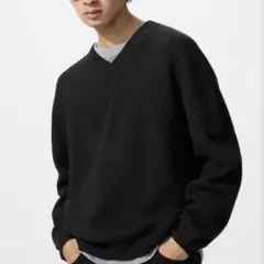 UNIQLO 3DスフレヤーンVネックセーター