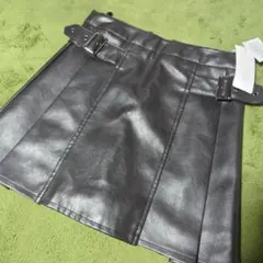 黒 合成皮革 プリーツミニスカート