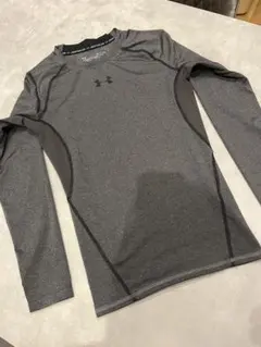UNDER ARMOUR アンダーシャツ グレー SMサイズ 長袖　ストレッチのサムネイル