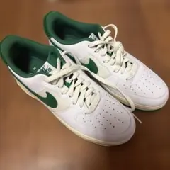 NIKE AIR FORCE 1 ホワイト グリーン スニーカー　海外限定
