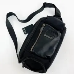 美品 トゥミ アルファブラボー ケリー スリング ボディバッグ 黒 レザー