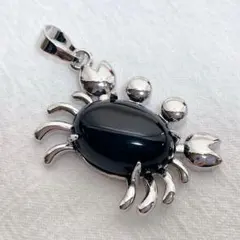 d28/パーツ◇ブラックオニキス　カニ　ペンダントトップ 1個