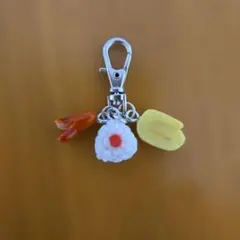 樹脂粘土　ミニチュアフード　おにぎり　ウィンナー　卵焼き　チャーム