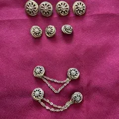 装飾的な金色ボタンセット