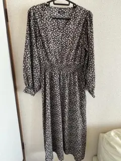 9月末まで！【美品】　ワンピース　小花柄　ゆるふわ　花柄　推し活　高見え　秋物
