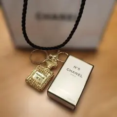 CHANEL N°5 オードパルファム 1.5mlとキーホルダー