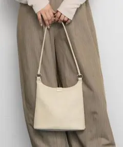 KBF ダブルスリムショルダーBAG アイボリーのサムネイル